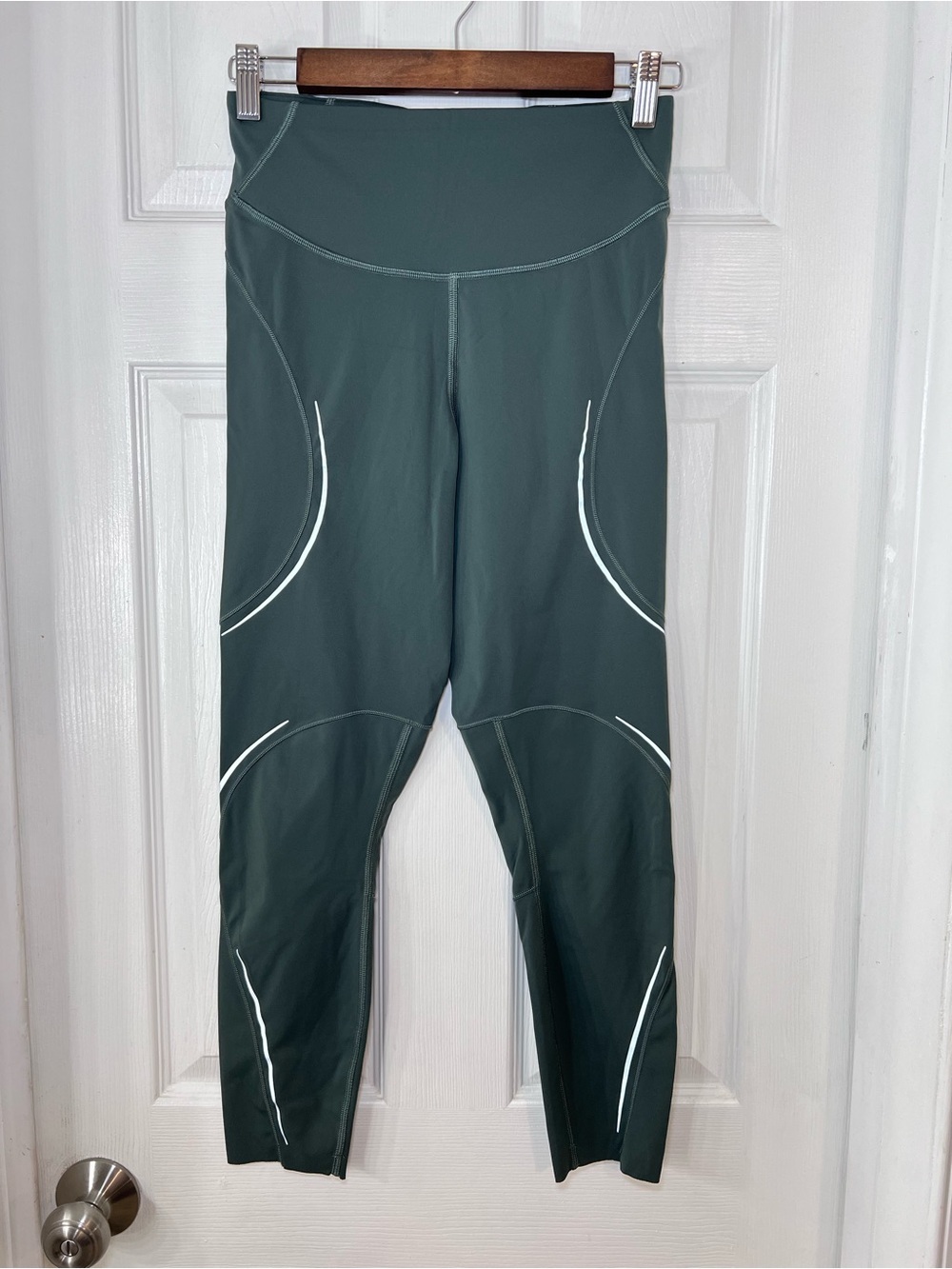 Lululemon Base Pace High-Rise Rise Green Leggings Ankle Length Size 6